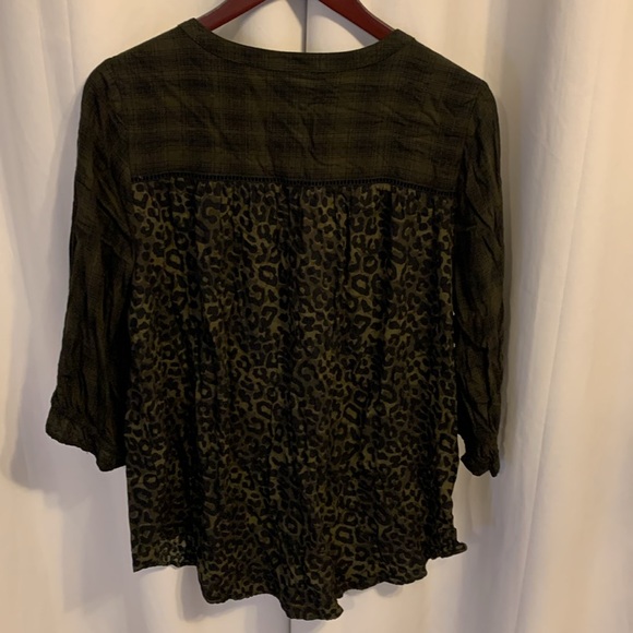 Avenue button down size14/16 black olive green plaid/ cheetah print 3/4 sleeve - Picture 4 of 5